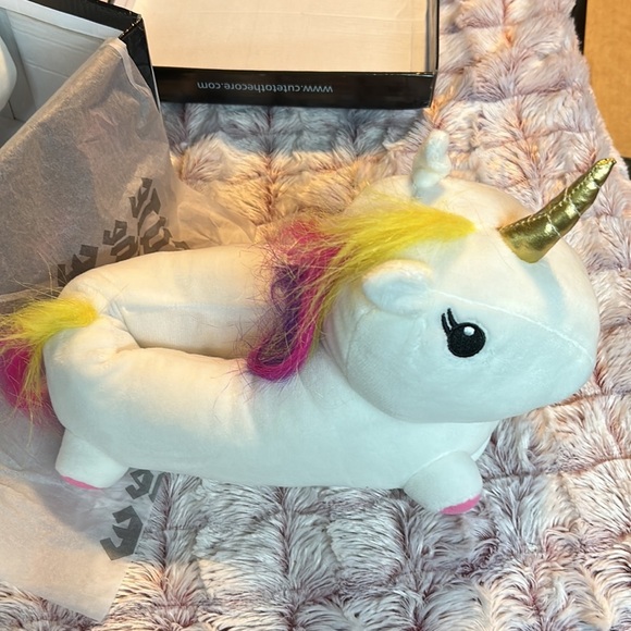Cute to the core Unicorn Slippers size small/ medium - Picture 3 of 4